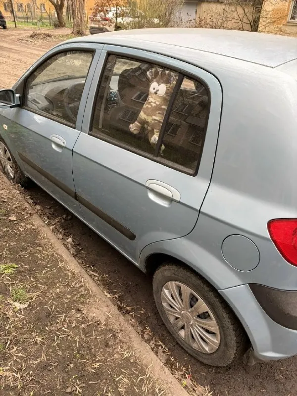 Hyundai гетц 2008 года, пробег 159тыс. 1.4 автомат. месяц назад полностью заменили все ремни, замена масел, новый бензонасос. новые оригинальные чехлы. кузов без ржавчины, сколов. салон ухоженный. сигнализация центурион с обратной связью, подогрев передних сидений, парктроники, электро регулировка зеркал и. т. д. машина без вложений я собственник. осмотр донецк цена 610т. р. не большой торг. +79493940701 📞 звоните: +7(949)3940701 - фотография - 1