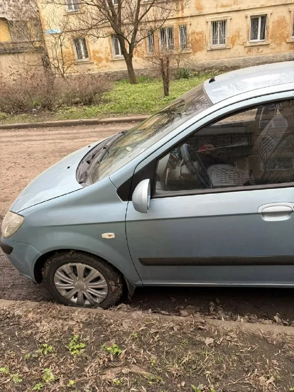 Hyundai гетц 2008 года, пробег 159тыс. 1.4 автомат. месяц назад полностью заменили все ремни, замена масел, новый бензонасос. новые оригинальные чехлы. кузов без ржавчины, сколов. салон ухоженный. сигнализация центурион с обратной связью, подогрев передних сидений, парктроники, электро регулировка зеркал и. т. д. машина без вложений я собственник. осмотр донецк цена 610т. р. не большой торг. +79493940701 📞 звоните: +7(949)3940701 - фотография - 2