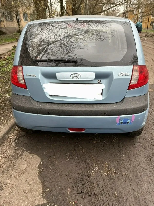 Hyundai гетц 2008 года, пробег 159тыс. 1.4 автомат. месяц назад полностью заменили все ремни, замена масел, новый бензонасос. новые оригинальные чехлы. кузов без ржавчины, сколов. салон ухоженный. сигнализация центурион с обратной связью, подогрев передних сидений, парктроники, электро регулировка зеркал и. т. д. машина без вложений я собственник. осмотр донецк цена 610т. р. не большой торг. +79493940701 📞 звоните: +7(949)3940701 - фотография - 4
