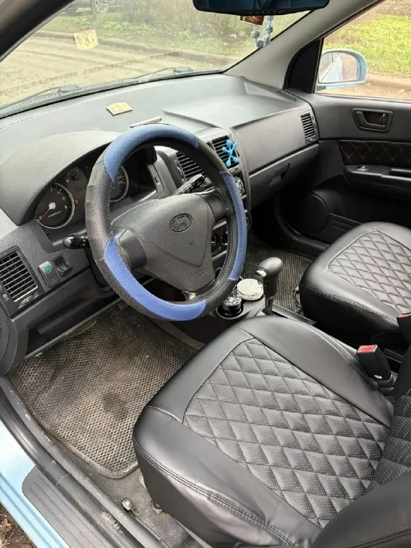 Hyundai гетц 2008 года, пробег 159тыс. 1.4 автомат. месяц назад полностью заменили все ремни, замена масел, новый бензонасос. новые оригинальные чехлы. кузов без ржавчины, сколов. салон ухоженный. сигнализация центурион с обратной связью, подогрев передних сидений, парктроники, электро регулировка зеркал и. т. д. машина без вложений я собственник. осмотр донецк цена 610т. р. не большой торг. +79493940701 📞 звоните: +7(949)3940701 - фотография - 5