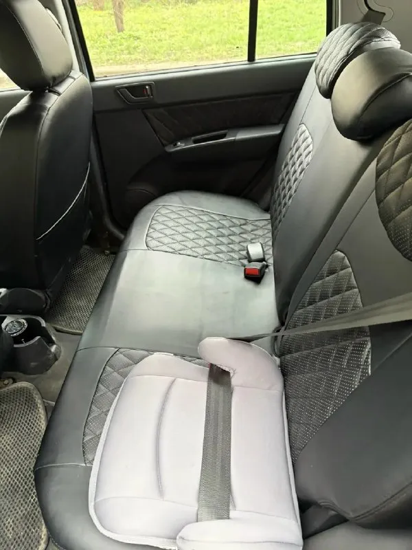 Hyundai гетц 2008 года, пробег 159тыс. 1.4 автомат. месяц назад полностью заменили все ремни, замена масел, новый бензонасос. новые оригинальные чехлы. кузов без ржавчины, сколов. салон ухоженный. сигнализация центурион с обратной связью, подогрев передних сидений, парктроники, электро регулировка зеркал и. т. д. машина без вложений я собственник. осмотр донецк цена 610т. р. не большой торг. +79493940701 📞 звоните: +7(949)3940701 - фотография - 7