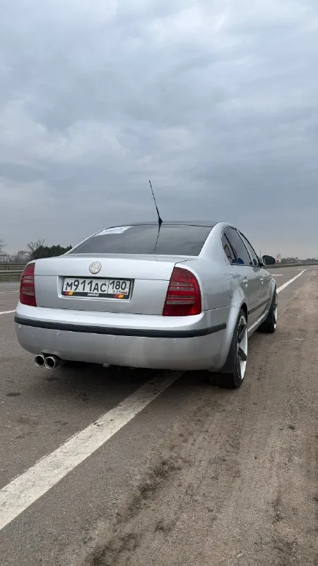 Продам skoda superb 2006 г. пробег 256т. 800.000₽ торг работает отлично по ходовой нареканий нет. черный потолок алькантара сиденья с пассат cc хорошая музыка, установлены би-лэд линзы вместо заводского ксенона газ евро 4. летние колеса r19 один сезон и зима в сборе r17. осмотр макеевка тел: +79493808848 telegram, max 📞 звоните: +7(949)3808848 - фотография - 3