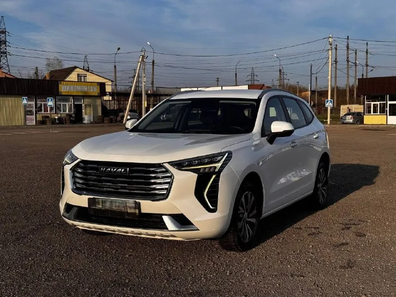 В продаже haval jolion. 2022 год. пробег 57500км. цвет белый перламутр. двигатель цепной 1,5. передний привод. коробка автоматическая. два ключа. комплектация элит: без ключевой доступ, кнопка старт стоп, круиз контроль, климат контроль, обогревы: руля, лобового, передних, задних сидений, датчик света, датчик дождя, лэд оптика, камера заднего вида, парктроники. диагностическая карта имеется. осмотр макеевка. цена 1 460 000р. торг приветствуется. возможен кредит. +79858725185 📲 tg: @svrchik 📞 звоните: +7(985)8725185 - фотография - 1