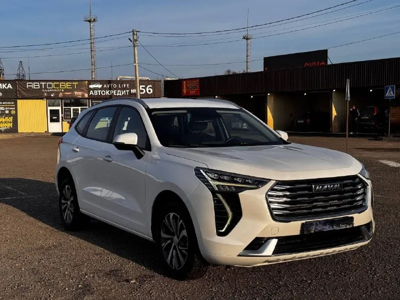 В продаже haval jolion. 2022 год. пробег 57500км. цвет белый перламутр. двигатель цепной 1,5. передний привод. коробка автоматическая. два ключа. комплектация элит: без ключевой доступ, кнопка старт стоп, круиз контроль, климат контроль, обогревы: руля, лобового, передних, задних сидений, датчик света, датчик дождя, лэд оптика, камера заднего вида, парктроники. диагностическая карта имеется. осмотр макеевка. цена 1 460 000р. торг приветствуется. возможен кредит. +79858725185 📲 tg: @svrchik 📞 звоните: +7(985)8725185 - фотография - 2