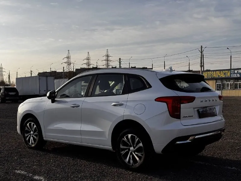 В продаже haval jolion. 2022 год. пробег 57500км. цвет белый перламутр. двигатель цепной 1,5. передний привод. коробка автоматическая. два ключа. комплектация элит: без ключевой доступ, кнопка старт стоп, круиз контроль, климат контроль, обогревы: руля, лобового, передних, задних сидений, датчик света, датчик дождя, лэд оптика, камера заднего вида, парктроники. диагностическая карта имеется. осмотр макеевка. цена 1 460 000р. торг приветствуется. возможен кредит. +79858725185 📲 tg: @svrchik 📞 звоните: +7(985)8725185 - фотография - 4