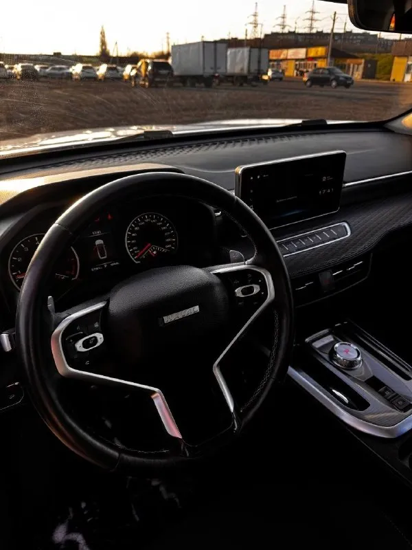 В продаже haval jolion. 2022 год. пробег 57500км. цвет белый перламутр. двигатель цепной 1,5. передний привод. коробка автоматическая. два ключа. комплектация элит: без ключевой доступ, кнопка старт стоп, круиз контроль, климат контроль, обогревы: руля, лобового, передних, задних сидений, датчик света, датчик дождя, лэд оптика, камера заднего вида, парктроники. диагностическая карта имеется. осмотр макеевка. цена 1 460 000р. торг приветствуется. возможен кредит. +79858725185 📲 tg: @svrchik 📞 звоните: +7(985)8725185 - фотография - 5