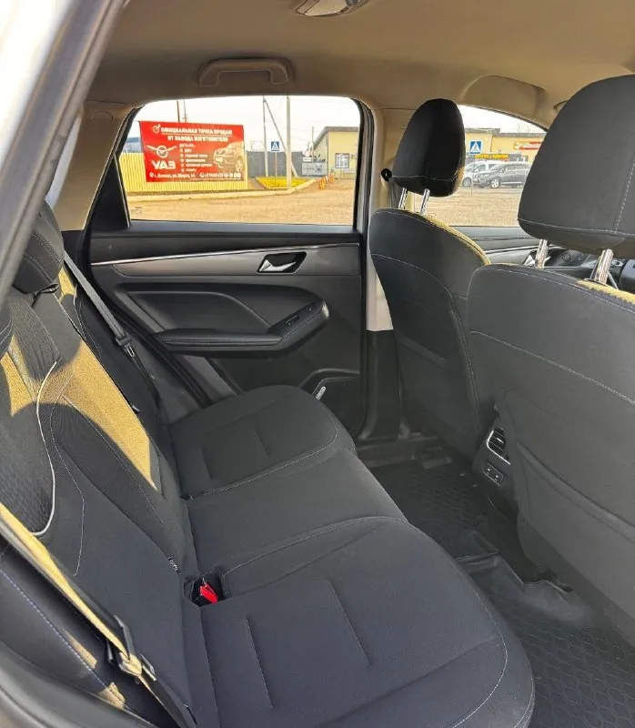 В продаже haval jolion. 2022 год. пробег 57500км. цвет белый перламутр. двигатель цепной 1,5. передний привод. коробка автоматическая. два ключа. комплектация элит: без ключевой доступ, кнопка старт стоп, круиз контроль, климат контроль, обогревы: руля, лобового, передних, задних сидений, датчик света, датчик дождя, лэд оптика, камера заднего вида, парктроники. диагностическая карта имеется. осмотр макеевка. цена 1 460 000р. торг приветствуется. возможен кредит. +79858725185 📲 tg: @svrchik 📞 звоните: +7(985)8725185 - фотография - 6