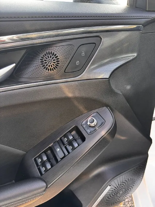 В продаже haval jolion. 2022 год. пробег 57500км. цвет белый перламутр. двигатель цепной 1,5. передний привод. коробка автоматическая. два ключа. комплектация элит: без ключевой доступ, кнопка старт стоп, круиз контроль, климат контроль, обогревы: руля, лобового, передних, задних сидений, датчик света, датчик дождя, лэд оптика, камера заднего вида, парктроники. диагностическая карта имеется. осмотр макеевка. цена 1 460 000р. торг приветствуется. возможен кредит. +79858725185 📲 tg: @svrchik 📞 звоните: +7(985)8725185 - фотография - 7