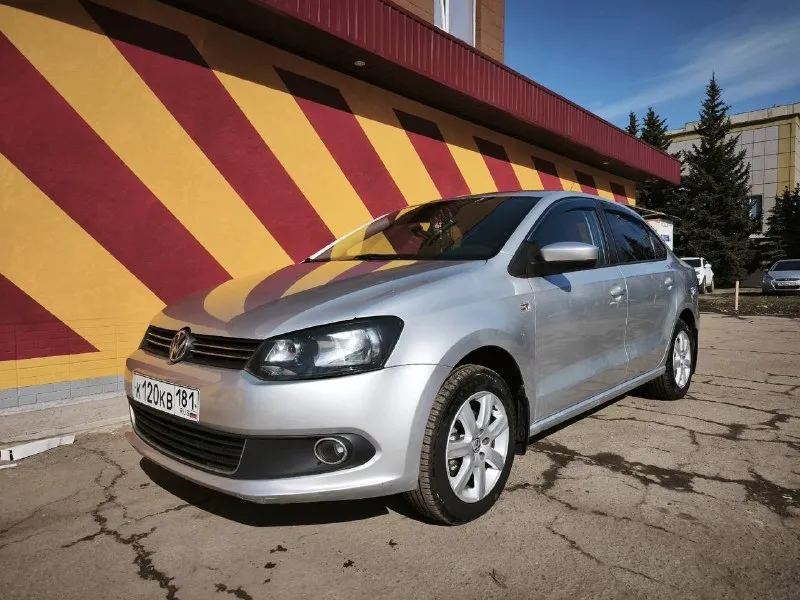 Продаю свое авто в отличном состоянии volkswagen поло на автомате! очень динамичный, комфортный и экономный авто! ✅ volkswagen polo 1.6 at 2012г ✅ пробег 120 тыс оригинальный самый надёжный двигатель мpi надёжная коробка автомат aisin 09g полностью обслужена (фильтр масло) авто без дтп, стекла родные 🔥 , акпп, ходовая, идеал. полностью обслужена, заменены масла фильтра, жидкости. комплектация: кондиционер, подогрев сидений, зеркал, abs, камера заднего вида, музыка, регистратор. ✅ новая летняя резина ✅ зимняя резина на дисках в комплекте смотреть в луганске от хозяина!!! 💰цена 950 +79590182009 +79590215655 📞 звоните: +7(959)0182009 - фотография - 2