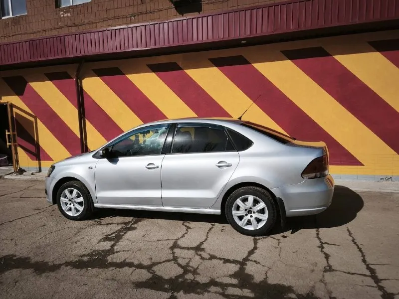 Продаю свое авто в отличном состоянии volkswagen поло на автомате! очень динамичный, комфортный и экономный авто! ✅ volkswagen polo 1.6 at 2012г ✅ пробег 120 тыс оригинальный самый надёжный двигатель мpi надёжная коробка автомат aisin 09g полностью обслужена (фильтр масло) авто без дтп, стекла родные 🔥 , акпп, ходовая, идеал. полностью обслужена, заменены масла фильтра, жидкости. комплектация: кондиционер, подогрев сидений, зеркал, abs, камера заднего вида, музыка, регистратор. ✅ новая летняя резина ✅ зимняя резина на дисках в комплекте смотреть в луганске от хозяина!!! 💰цена 950 +79590182009 +79590215655 📞 звоните: +7(959)0182009 - фотография - 3