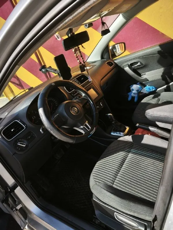 Продаю свое авто в отличном состоянии volkswagen поло на автомате! очень динамичный, комфортный и экономный авто! ✅ volkswagen polo 1.6 at 2012г ✅ пробег 120 тыс оригинальный самый надёжный двигатель мpi надёжная коробка автомат aisin 09g полностью обслужена (фильтр масло) авто без дтп, стекла родные 🔥 , акпп, ходовая, идеал. полностью обслужена, заменены масла фильтра, жидкости. комплектация: кондиционер, подогрев сидений, зеркал, abs, камера заднего вида, музыка, регистратор. ✅ новая летняя резина ✅ зимняя резина на дисках в комплекте смотреть в луганске от хозяина!!! 💰цена 950 +79590182009 +79590215655 📞 звоните: +7(959)0182009 - фотография - 4