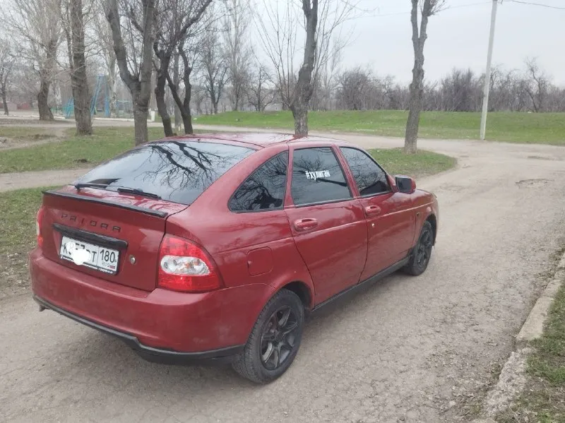 Срочно продам автомобиль приора хэтчбек в красивом цвете 2009 года в отличном состоянии ближе к идеалу ! без вложений сел поехал в любую точку мира! идеал 1.6.🐎 v.16 шеснар. 124 клапана не гнёт едет достойно по коробке все отлично по ходовой части все идеал едет как новый автомобиль в прямом смысле слова ! тачка реально достойная 🚀 в дтп не участвовала стекла все родные стаканы идеал в багажнике тоже все отлично новая резина салон в идеальном состоянии ! дно пороги идеал по документам полный порядок любой вид оформления сигнализация центральный замок титановые диски р14 подсветка дна. смотрится красиво 👍 установлена хорошая и качественная музыка усилитель сабвуфер играет 🔊 регулировка зеркал подогрев заднего стекла стекло подъемники гур в машину вложено очень много 💰 и сил за машину не стыдно приезжайте смотрите цена 305 торг хороший или обмен с вашей доплатой город донецк пишите 📲 tg: тимофей владимирович 📞 звоните: +7(949)5384974 - фотография - 8