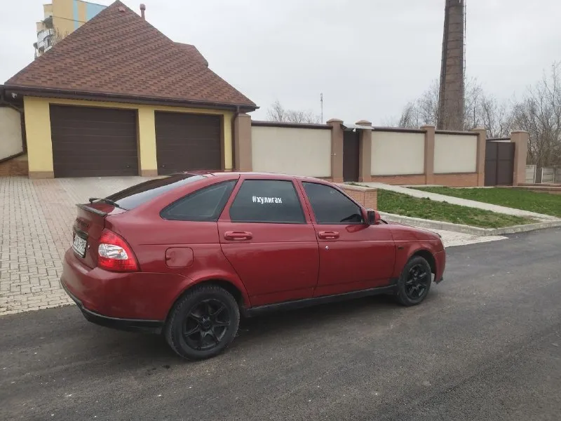 Срочно продам автомобиль приора хэтчбек в красивом цвете 2009 года в отличном состоянии ближе к идеалу ! без вложений сел поехал в любую точку мира! идеал 1.6.🐎 v.16 шеснар. 124 клапана не гнёт едет достойно по коробке все отлично по ходовой части все идеал едет как новый автомобиль в прямом смысле слова ! тачка реально достойная 🚀 в дтп не участвовала стекла все родные стаканы идеал в багажнике тоже все отлично новая резина салон в идеальном состоянии ! дно пороги идеал по документам полный порядок любой вид оформления сигнализация центральный замок титановые диски р14 подсветка дна. смотрится красиво 👍 установлена хорошая и качественная музыка усилитель сабвуфер играет 🔊 регулировка зеркал подогрев заднего стекла стекло подъемники гур в машину вложено очень много 💰 и сил за машину не стыдно приезжайте смотрите цена 305 торг хороший или обмен с вашей доплатой город донецк пишите 📲 tg: тимофей владимирович 📞 звоните: +7(949)5384974 - фотография - 9