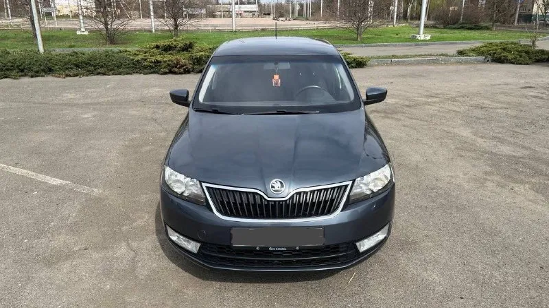 Skoda rapid без окрасов ! все стекла родные ! год 2015г кузов лифтбек мотор 1.6 бензиновый мрi (атмосферный) коробка механика 5ст. передний привод пробег 190.000 тыс. км (родной ) автотека зеленая 🧤 2 хозяин! комплектация климат контроль! подогрев сидений ! круиз контроль ! 4 эл. стеклоподъёмника ! бортовой компьютер ! обогрев заднего стекла! эл. зеркала с подогревом корректор фар! дхо! сигнализация ! би лэд в фарах! лэд птф! разъемы под aux usb! разъем 12v! магнитола bluetooth! мульти руль ! литые диски r15! 2 ключа ! ✅донецк. стоимость 980.000 тел. +7 (949)5905326 - фотография - 2