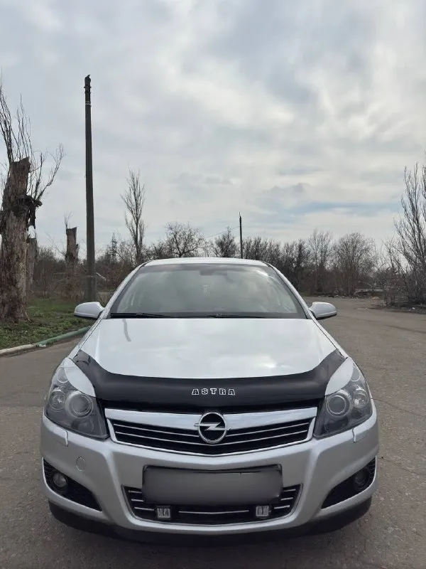 Opel astra h, 2008 г. самый надёжный и практичный 1.6 в связки с механикой в идеальном состоянии! официал! не пригон ( вся история автомобиля кристально чистая) без дтп, и без выплат кристально чистые документы! очень достойное состояние по кузову без косяков, весь ровный и привлекательный технически абсолютный идеал! без каких либо вложений надёжный комфортный, в идеальном состоянии (немец) ✅на самой максимальной комплектации cosmo люксовая комплектация, включавшая: климат-контроль вместо кондиционера; круиз-контроль; диски 16 дюймов; комбинированный материал салона; противотуманные фары; датчик дождя и датчик света. ✅также установлено- очень дорогая сигнализация дорогой автозапуск датчик парктроник датчик давление шин туманные фары( по мимо заводских) цена 640.000₽ торг/обмен звонить +7 (949) 563-98-77 📞 звоните: +7(949)5639877 - фотография - 3