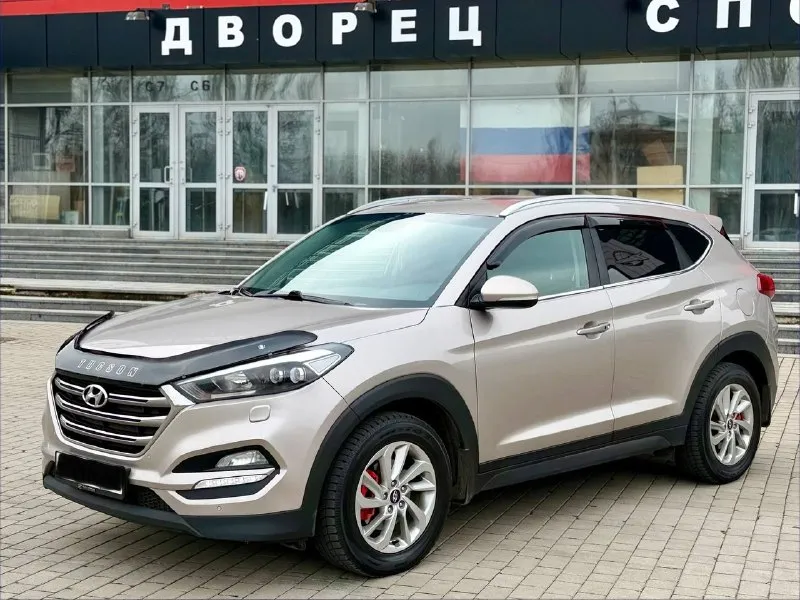 Hyundai tucson официал!! 2017г в эксфолиации, 2,0 бензин автомат автомобиль в очень хорошем состоянии! в максимальной комплектации! есть все для комфортного вождения!! салон кожа, подогрев сидений передних и задних, камера заднего вида, большой монитор, парктроники перед зад, климат-контроль, круиз - контроль, старт/стоп, без ключевой доступ, мульти руль, авто свет, датчик дождя, и многое другое…. автомобиль действительно очень хороший и ухоженный!!! два комплекта резины! с документами полный порядок!!!! переоформление в мрэо!! диагностическая карта есть! техосмотр не нужен!!! цена 1.899₽ все вопросы по тел +79495722131 📲 tg: дмитрий 📞 звоните: +7(949)5722131 - фотография - 3