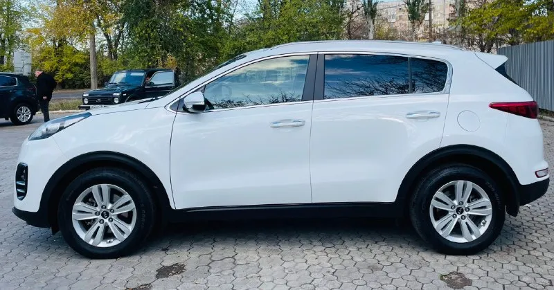 Срочная продажа автомобиль
Kia sportage официальный
В эксплуатации с 2018
Двигатель 2.0 бензин
Коробка автоматическая
Пробег родной 119 тыс. Км
Автомобиль в отличном состоянии,
Кузов без дтп ! Весь в заводском окрасе 1000% готов на любые проверки с вашей
Стороны без вопросов !!!
Пред максимальная комплектация
Роздельный климат-контроль,
Круиз-контроль, удобно
Датчики света, и дождя,
Подогревы всех сидений,
Руля, зеркал, и стекл,
Bluetooth mp3 cd usb aux
Навигация парктроники
Камера заднего вида,
И многое другое !
С документами полный порядок,
Любой вид оформления в мрео 🇷🇺
Осмотр г. Донецк ленинский район
По предварительному договору 📲
Цена 1.855:000 тысяч рублей торг у авто
Возможен обмен возможен кредит 💵
Звоните по номеру тел. +7949 396 98 52 ☎️
📞 🇷🇺 Звоните: +79493969852 - фотография - 4