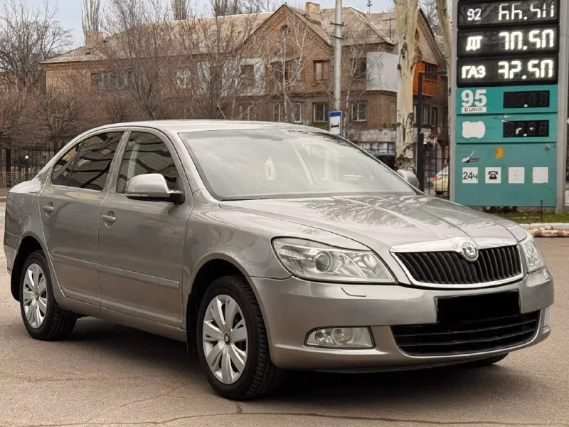 Продам skoda octavia a5 рейсталинг 1.6 бензин год выпуска 2010 состояние идеальное. без рыжиков сервисные книги. вложений не требует! 2 владельца за все время! любое оформление! салон не затертый не порваный резина хорошая летняя авто полностью обслужена до мелочей работает ровно. коробка переключает идеально климат контроль работает кондиционер так же работает все жидкости заменены! стекла все родные каждая кнопка работает) цена 780-000₽ торг реальным покупателям! +7-949-794-46-27 остольные вопросы по телефону звоните в любое время. 📲 tg: евгений 📞 звоните: +7(949)7944627 - фотография - 1