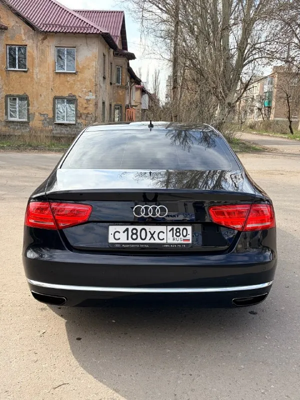 Здравствуйте, продам audi a8 2012 год, 4.2 бензин, машина в отличном состоянии! двигатель полностью обслужен, не шумит и масло не ест. автомат в идеальном состоянии, пневма и ходовая обслужена. полный привод, вся в заводской краске, все подушки и железо заводское. лонг версия. салон в идеальном состоянии, жирная комплектация: доводчики дверей, капитан сидения, эл. регулировка всех сидений, обдувы, обогревы, памяти, люк и очень много другого, вообщем сел и поехал, цена 1.620.000руб (цена без номеров, с номерами договорная) хорошим людям торг у капота! номер +7 (949) 579-95-06 телеграмм +79860071307 📞 звоните: +7(949)5799506 - фотография - 4