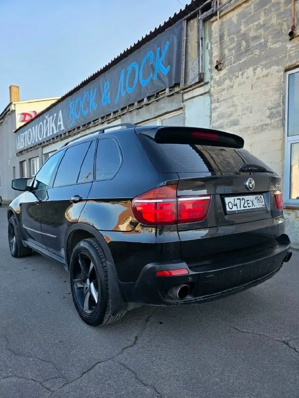 Продам bmw 2007г. атмосферный. 3.0 бенз. авто местное не рф!!! машина долгое время в семье. я хозяин! по машине сделано очень много всё не перечислить. двс полностью обновлен. новые свечи новые катушки только оригинал!! вся ходовая полностью новая!!! новая резина. установлен жк приборная панель. установлен выхлоп с пульта! сидения комфорт плюс обнимашки, ламайки. .. машина очень достойная. всё работает каждая кнопка. любые проверки! г. донецк цена 1.450. +79494350588 небольшой торг. p. s цена авто такая по скольку ни каких технических вложений не требует. любые проверки. 📞 звоните: +7(949)4350588 - фотография - 3