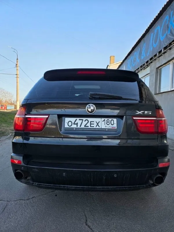 Продам bmw 2007г. атмосферный. 3.0 бенз. авто местное не рф!!! машина долгое время в семье. я хозяин! по машине сделано очень много всё не перечислить. двс полностью обновлен. новые свечи новые катушки только оригинал!! вся ходовая полностью новая!!! новая резина. установлен жк приборная панель. установлен выхлоп с пульта! сидения комфорт плюс обнимашки, ламайки. .. машина очень достойная. всё работает каждая кнопка. любые проверки! г. донецк цена 1.450. +79494350588 небольшой торг. p. s цена авто такая по скольку ни каких технических вложений не требует. любые проверки. 📞 звоните: +7(949)4350588 - фотография - 4