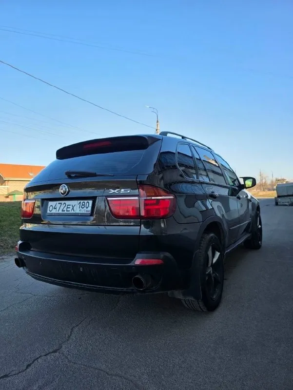 Продам bmw 2007г. атмосферный. 3.0 бенз. авто местное не рф!!! машина долгое время в семье. я хозяин! по машине сделано очень много всё не перечислить. двс полностью обновлен. новые свечи новые катушки только оригинал!! вся ходовая полностью новая!!! новая резина. установлен жк приборная панель. установлен выхлоп с пульта! сидения комфорт плюс обнимашки, ламайки. .. машина очень достойная. всё работает каждая кнопка. любые проверки! г. донецк цена 1.450. +79494350588 небольшой торг. p. s цена авто такая по скольку ни каких технических вложений не требует. любые проверки. 📞 звоните: +7(949)4350588 - фотография - 5