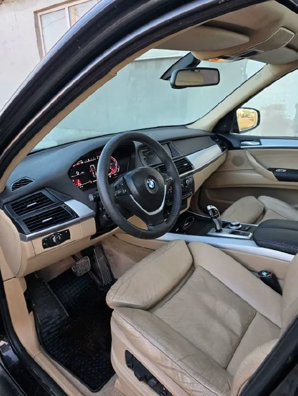 Продам bmw 2007г. атмосферный. 3.0 бенз. авто местное не рф!!! машина долгое время в семье. я хозяин! по машине сделано очень много всё не перечислить. двс полностью обновлен. новые свечи новые катушки только оригинал!! вся ходовая полностью новая!!! новая резина. установлен жк приборная панель. установлен выхлоп с пульта! сидения комфорт плюс обнимашки, ламайки. .. машина очень достойная. всё работает каждая кнопка. любые проверки! г. донецк цена 1.450. +79494350588 небольшой торг. p. s цена авто такая по скольку ни каких технических вложений не требует. любые проверки. 📞 звоните: +7(949)4350588 - фотография - 7