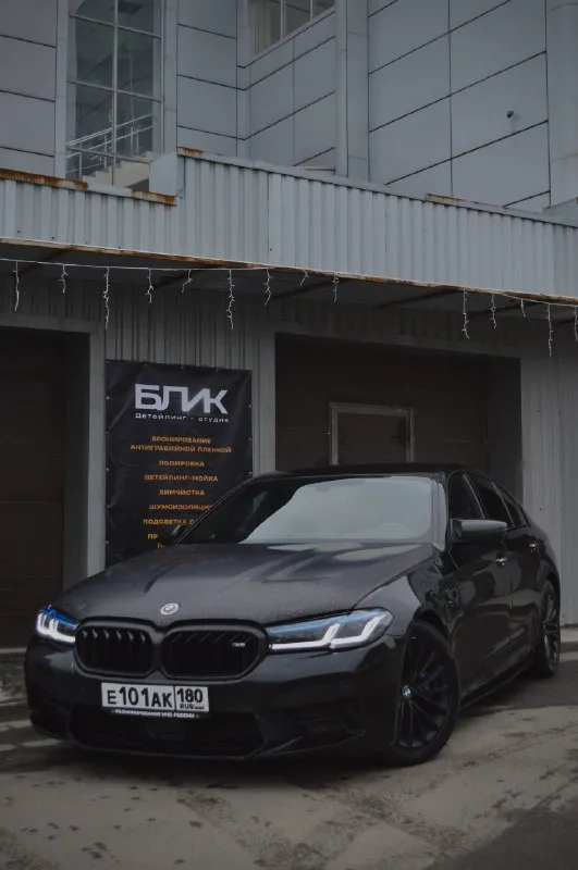 Срочная продажа bmw 5 g30 530d xdrive переодета в м5ф90 комплектация м sport pro: m тормоза м подвеска сидения с вентиляцией задние сидения с подогревом черный потолок кожа наппа память сидений парктроники камера заднего вида ассистент парковки 3 ключа один из них смарт, в комплекте 18 оригинальные диски на хорошей зимней резине. по автомобилю были два дтп одно по морде, одно по задней части, оба дтп без изменения геометрии кузова, подушки целые, есть вторичный окрас (передние крылья и капот так как она переодета, и заднее левое крыло частично и край крышки багажника) рассмотрю варианты обмена. в машине работает каждая кнопочка и функция. цена:3.500.000 телефон : +79496177917 - фотография - 1