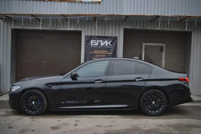 Срочная продажа bmw 5 g30 530d xdrive переодета в м5ф90 комплектация м sport pro: m тормоза м подвеска сидения с вентиляцией задние сидения с подогревом черный потолок кожа наппа память сидений парктроники камера заднего вида ассистент парковки 3 ключа один из них смарт, в комплекте 18 оригинальные диски на хорошей зимней резине. по автомобилю были два дтп одно по морде, одно по задней части, оба дтп без изменения геометрии кузова, подушки целые, есть вторичный окрас (передние крылья и капот так как она переодета, и заднее левое крыло частично и край крышки багажника) рассмотрю варианты обмена. в машине работает каждая кнопочка и функция. цена:3.500.000 телефон : +79496177917 - фотография - 4