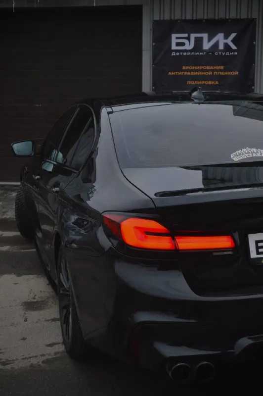 Срочная продажа bmw 5 g30 530d xdrive переодета в м5ф90 комплектация м sport pro: m тормоза м подвеска сидения с вентиляцией задние сидения с подогревом черный потолок кожа наппа память сидений парктроники камера заднего вида ассистент парковки 3 ключа один из них смарт, в комплекте 18 оригинальные диски на хорошей зимней резине. по автомобилю были два дтп одно по морде, одно по задней части, оба дтп без изменения геометрии кузова, подушки целые, есть вторичный окрас (передние крылья и капот так как она переодета, и заднее левое крыло частично и край крышки багажника) рассмотрю варианты обмена. в машине работает каждая кнопочка и функция. цена:3.500.000 телефон : +79496177917 - фотография - 8