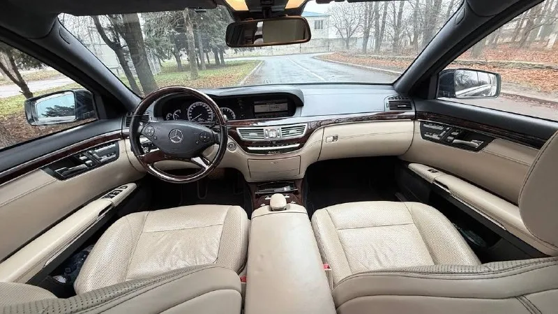 Продам mercedes s500l.2012 г. вып. обьем 4,7л. 435л. с.пробег-226000км. w221.состояние идеальное. один хозяин. цена-2600000руб. красный луч. тел:+7(959)167-45-77. 📞 звоните: +7(959)1674577 - фотография - 9