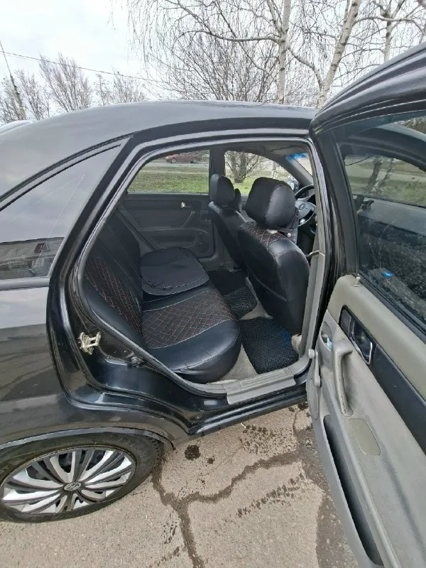 Продаю chevrolet lacetti 1.8 механика (122л. С. ) 2004г седан. Газ евро 4 вписан в птс, передние стеклоподьемники, кондиционер, камера заднего вида. .резина зима на железках, лето на легкосплавных дисках. Пробег 397т движок менялся, на новом движке пробег +-100т. Машина бодрая, на полном ходу, езжу каждый день. Не гнилая. Есть возврастные косяки по лкп цена 500т. Р торг у капота. Я хозяин, переоформление без проблем. Машина в донецке. На вопросы отвечу по телефону +7949 367 95 67 либо +79491695762
📞 Звоните: +7(949)3679567 - фотография - 5