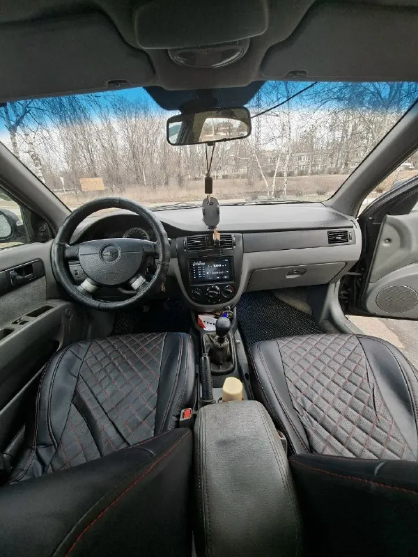 Продаю chevrolet lacetti 1.8 механика (122л. С. ) 2004г седан. Газ евро 4 вписан в птс, передние стеклоподьемники, кондиционер, камера заднего вида. .резина зима на железках, лето на легкосплавных дисках. Пробег 397т движок менялся, на новом движке пробег +-100т. Машина бодрая, на полном ходу, езжу каждый день. Не гнилая. Есть возврастные косяки по лкп цена 500т. Р торг у капота. Я хозяин, переоформление без проблем. Машина в донецке. На вопросы отвечу по телефону +7949 367 95 67 либо +79491695762
📞 Звоните: +7(949)3679567 - фотография - 6