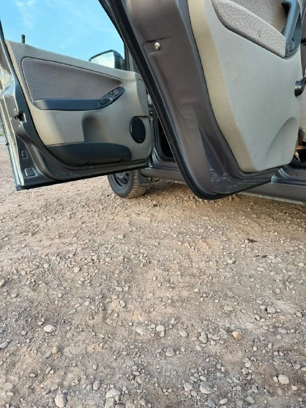 Lada kalina 2011г 64.000км пробега ( родной, везде отслеживается) 8 клапанный 1.6 надежный двигатель, естественно не жрет масло вообще, работает идеально. коробка так же, ничего не воет, не хрустит и тд. красивый серый с зеленым оттенком цвет, по кузову рыжиков нет, вмятин тоже за исключением крышки багажника, есть чуть чуть, если заморочиться можно вытянуть без покраски, сколов практически нет. салон в отличном состоянии, чистый, не прокуренный. вся электрика рабочая. пороги, дно, стаканы, низа дверей, все в идеальном заводском состоянии. с документами никаких проблем, переоформление возможно сразу, тех осмотр пройден, диагностическая карта на руках! цена: 350.000₽ осмотр г. снежное тел. +79497007777 кто из далека пишите в телеграм скину видео, заснял все более подробно. 📞 🇷🇺 звоните: +79497007777 - фотография - 7