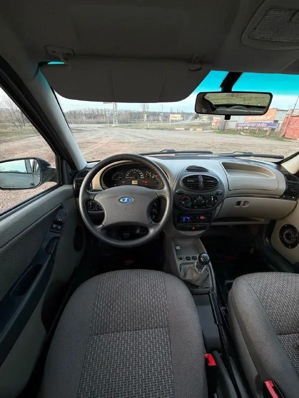 Lada kalina 2011г 64.000км пробега ( родной, везде отслеживается) 8 клапанный 1.6 надежный двигатель, естественно не жрет масло вообще, работает идеально. коробка так же, ничего не воет, не хрустит и тд. красивый серый с зеленым оттенком цвет, по кузову рыжиков нет, вмятин тоже за исключением крышки багажника, есть чуть чуть, если заморочиться можно вытянуть без покраски, сколов практически нет. салон в отличном состоянии, чистый, не прокуренный. вся электрика рабочая. пороги, дно, стаканы, низа дверей, все в идеальном заводском состоянии. с документами никаких проблем, переоформление возможно сразу, тех осмотр пройден, диагностическая карта на руках! цена: 350.000₽ осмотр г. снежное тел. +79497007777 кто из далека пишите в телеграм скину видео, заснял все более подробно. 📞 🇷🇺 звоните: +79497007777 - фотография - 9
