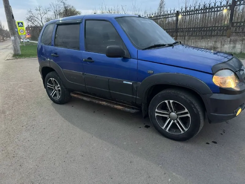Продается шевинива ( chevrolet niva) владею два года. Я хозяин. На бежевом салоне. На чехлах (под ними сиденья не пропержены, не порваны). Гнили нет. После зимы вылезло пару рыжиков на водительской двери. Дно чистенькое, без криминала (машина была с краснодара) машина вторая в семье, больших пробегов не видела(на данный момент 154к). Стоит хорошая музыка. Подогревы, регулировка зеркал, стеклоподъемники, все работает, каждая кнопка! По ходовой много что делал, все и не вспомню. Но где то сзади что-то брякает недавно перебирал перед(ступицы с подшипниками, шруза), нужно сделать развал. Тонер сниму, что бы не было проблем при то. Цену вижу 470к. Осмотр по договоренности макеевка-донецк. +79493716870. Кому нужна автотека, могу предоставить.
📞 Звоните: +7(949)3716870 - фотография - 1