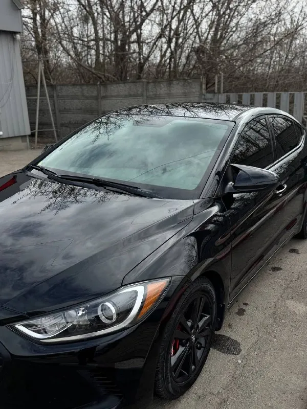 Hyundai elantra 2017 2 литра, автомат, пробег: 98 т. м. в идеальном как техническом так и внешне состоянии! ничего делать не нужно сел и катайся! мультируль, круиз, камера, датчики давления в шинах. перетянут руль, свежи крашеные диски на новой резине! в родном окрасе. полный пересвет. шумка: двери, капот. регулируемый выхлоп атм и много чего еще, все вопросы по телефону +79493359273 цена 1,7 обмен не интересен - фотография - 1