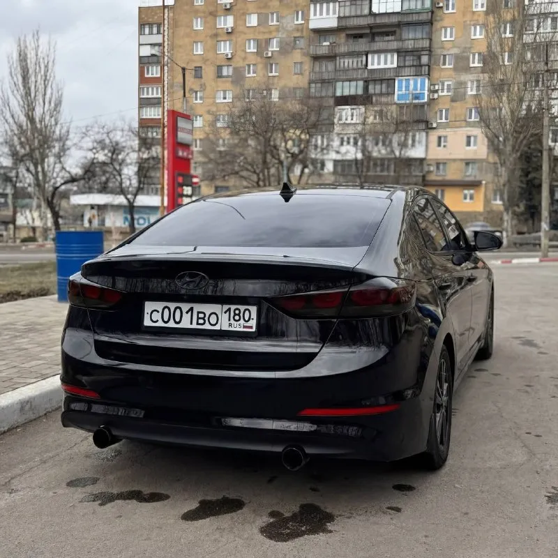 Hyundai elantra 2017 2 литра, автомат, пробег: 98 т. м. в идеальном как техническом так и внешне состоянии! ничего делать не нужно сел и катайся! мультируль, круиз, камера, датчики давления в шинах. перетянут руль, свежи крашеные диски на новой резине! в родном окрасе. полный пересвет. шумка: двери, капот. регулируемый выхлоп атм и много чего еще, все вопросы по телефону +79493359273 цена 1,7 обмен не интересен - фотография - 3