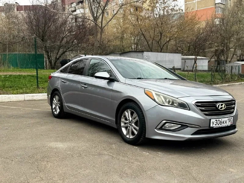 Продам личный автомобиль hyundai sonata 2.4 2017 года акпп, я хозяин владею уже 4 года, автомобиль в отличном состоянии без ￼ржавчин сколов гнили и вмятин, без дтп залогов штрафов арестов нет, коробка работает отлично без пинков стуков и прочего, мотор работает ровно посторонних звуков нету, не дымит не троит масло не жрет, задирав нету, масла менял полтора месяца назад. ходовая полностью обслужена, очень мягкая под низом стоит зашита полностью, пред максимальная комплектация. два ключа сервисная книга. резина зима практически новая откатала два месяца. комплект летних колёс. также отдам новые оригинальные стекла на фары. нету времени поменять. пробег оригинальный 144 миль, (230) км. пробег трассовой. в основном ездил на отдых на ней, авто надежный на дорогах чувствует себя уверено и бодро. в стороны не тянет, запаска не разу не доставалась. цена 1 200.000 руб реальному покупателю торг, перекупов просьба не беспокоить, +7 9496993249 олег. г донецк 📞 звоните: +7(949)6993249 - фотография - 2