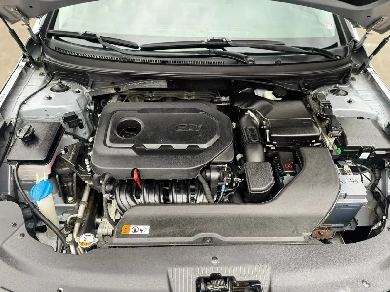 Продам личный автомобиль hyundai sonata 2.4 2017 года акпп, я хозяин владею уже 4 года, автомобиль в отличном состоянии без ￼ржавчин сколов гнили и вмятин, без дтп залогов штрафов арестов нет, коробка работает отлично без пинков стуков и прочего, мотор работает ровно посторонних звуков нету, не дымит не троит масло не жрет, задирав нету, масла менял полтора месяца назад. ходовая полностью обслужена, очень мягкая под низом стоит зашита полностью, пред максимальная комплектация. два ключа сервисная книга. резина зима практически новая откатала два месяца. комплект летних колёс. также отдам новые оригинальные стекла на фары. нету времени поменять. пробег оригинальный 144 миль, (230) км. пробег трассовой. в основном ездил на отдых на ней, авто надежный на дорогах чувствует себя уверено и бодро. в стороны не тянет, запаска не разу не доставалась. цена 1 200.000 руб реальному покупателю торг, перекупов просьба не беспокоить, +7 9496993249 олег. г донецк 📞 звоните: +7(949)6993249 - фотография - 9