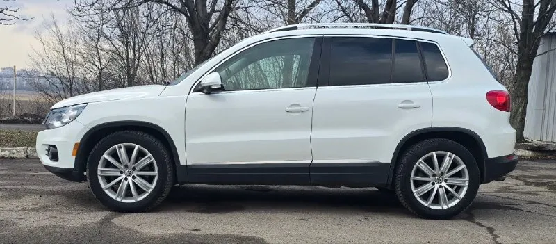 Продам личный автомобиль volkswagen tiguan 2014г. 2.0 акпп! родной пробег 103000км. комплектация: круиз контроль помощь при подъеме в горку кондиционер без ключевой доступ старт стоп подогрев сидений камера заднего вида кожаный салон полный мульти руль и тд. автомобиль в идеальнейшом состоянии, владею с 2022года, обслужевался только по оригиналу ! документы в полном порядке я хозяин, готов поехать на любое ваше сто, обмены не интересуют! перекупам не отдам ! цена 1.500 торг только после осмотра! +79493362118 г. макеевка 📞 звоните: +7(949)3362118 - фотография - 7