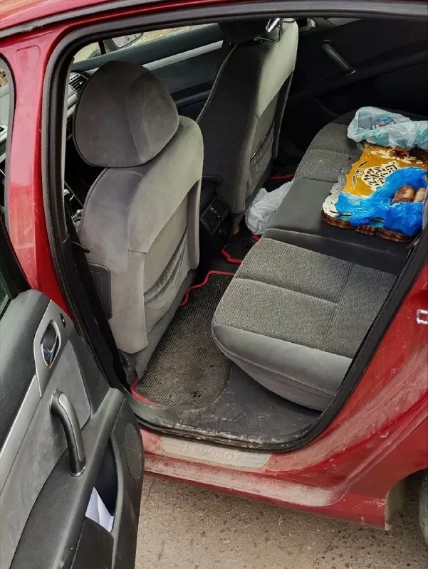 💥 peugeot 407 (акпп) 🔥 автомобиль 2006 года выпуска. внешнее состояние просто бомба — красивый цвет идеально подходит этому автомобилю, всё видно на фотографиях. по технической части все хорошо — работает ровно, едет плавно, не дёргается, не глохнет, все горит, светится, кондиционер работает, два комплекта колес. хорошая комплектация. рынок этих автомобилей в таком состоянии намного выше. автомобиль полностью обслужен и готов радовать вас ежедневно! ❗️цена: 485.000₽, торг отсутствует. за подробностями, дополнительными фото и видео обращаться в лс или по номеру телефона +79499824219 - фотография - 4