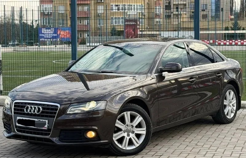 Продам audi a4 b8, 2012 года выпуска, объем двигателя 1.8 tfsi 160 л. с, автомат, родной пробег 195.000, комфортный, надежный седан. авто в идеальном состоянии как внешне так и технически, технически не требует вложений от слова совсем, авто полностью обслужен, двигатель работает тихо и ровно, без каких либо посторонних звуков, по ходовой части нечего не стучит, не гремит, электрика полностью вся в рабочем состоянии, работает каждая кнопка! кузов в идеале без нюансов, салон комбинированный, чистый опрятный, не прокуренный не затерт комплектация: бесключевой доступ, запуск двигателя старт стоп, парктроники с переди и зади, электро ручник, avto hold, датчик дождя и света, подогрев сидений, подогрев зеркал, подогрев переднего и заднего стекла, климат контроль 3-зонный, адаптивный свет, авто свет, омыватель фар, премиальная музыка, бортовой компьютер, и многое другое для комфортного вождения. по документам любой вид оформления. цена 1220.000 +7949-564-4736 +7949-693-5850 - фотография - 2