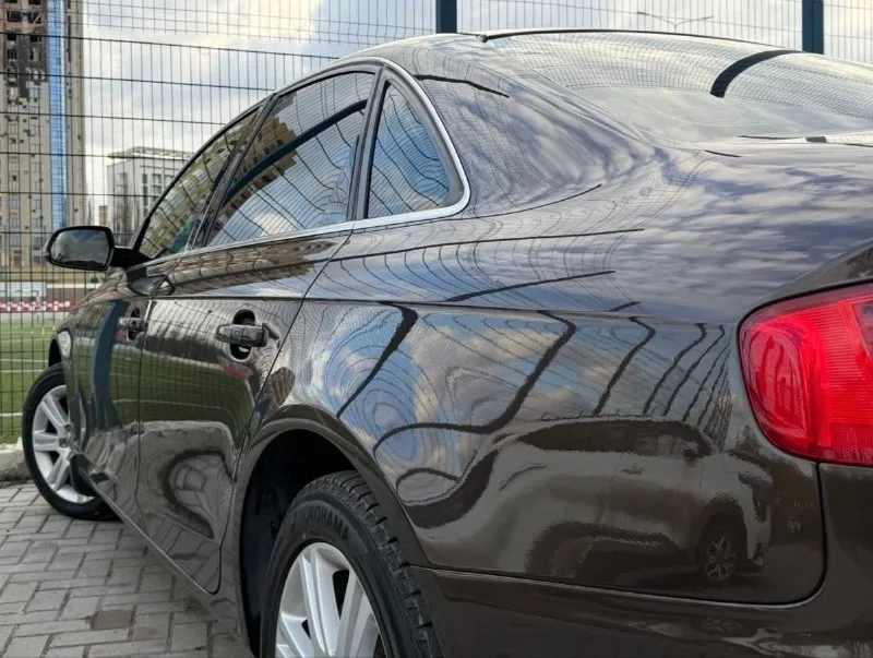 Продам audi a4 b8, 2012 года выпуска, объем двигателя 1.8 tfsi 160 л. с, автомат, родной пробег 195.000, комфортный, надежный седан. авто в идеальном состоянии как внешне так и технически, технически не требует вложений от слова совсем, авто полностью обслужен, двигатель работает тихо и ровно, без каких либо посторонних звуков, по ходовой части нечего не стучит, не гремит, электрика полностью вся в рабочем состоянии, работает каждая кнопка! кузов в идеале без нюансов, салон комбинированный, чистый опрятный, не прокуренный не затерт комплектация: бесключевой доступ, запуск двигателя старт стоп, парктроники с переди и зади, электро ручник, avto hold, датчик дождя и света, подогрев сидений, подогрев зеркал, подогрев переднего и заднего стекла, климат контроль 3-зонный, адаптивный свет, авто свет, омыватель фар, премиальная музыка, бортовой компьютер, и многое другое для комфортного вождения. по документам любой вид оформления. цена 1220.000 +7949-564-4736 +7949-693-5850 - фотография - 6