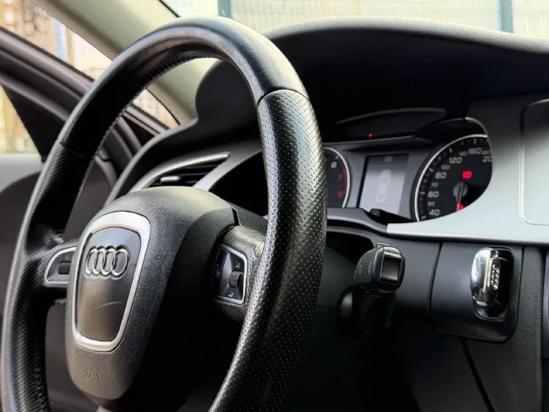 Продам audi a4 b8, 2012 года выпуска, объем двигателя 1.8 tfsi 160 л. с, автомат, родной пробег 195.000, комфортный, надежный седан. авто в идеальном состоянии как внешне так и технически, технически не требует вложений от слова совсем, авто полностью обслужен, двигатель работает тихо и ровно, без каких либо посторонних звуков, по ходовой части нечего не стучит, не гремит, электрика полностью вся в рабочем состоянии, работает каждая кнопка! кузов в идеале без нюансов, салон комбинированный, чистый опрятный, не прокуренный не затерт комплектация: бесключевой доступ, запуск двигателя старт стоп, парктроники с переди и зади, электро ручник, avto hold, датчик дождя и света, подогрев сидений, подогрев зеркал, подогрев переднего и заднего стекла, климат контроль 3-зонный, адаптивный свет, авто свет, омыватель фар, премиальная музыка, бортовой компьютер, и многое другое для комфортного вождения. по документам любой вид оформления. цена 1220.000 +7949-564-4736 +7949-693-5850 - фотография - 9