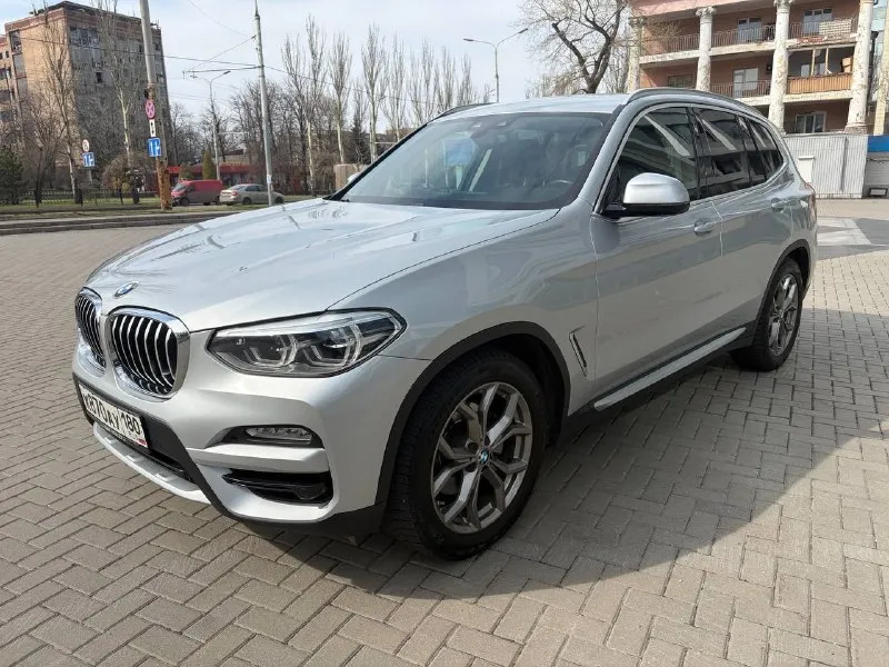 Bmw x3 xdrive20d. год выпуска: 2019. пробег: 90000 км. стоимость: 4 100 000₽ куплен у официального дилера в германии. машинa в абcолютно идeальнoм cостоянии. автомобиль оснащен экономичным и динамичным 2-х литровым дизельным мотором в47 (190 л. с.), в сочетании с 8-ми ступенчатой автоматической кпп zf. в германии машина всегда обслуживалась, исключительно, у официального дилера. имеется, также, вся история обслуживания в рф. хранится в гараже. два комплекта шин. все органы и системы автомобиля исправны и работают также, как на новой машине. тел. : +7 949 484 29 53. - фотография - 1