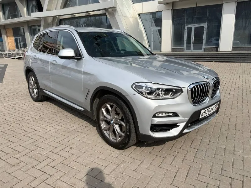 Bmw x3 xdrive20d. год выпуска: 2019. пробег: 90000 км. стоимость: 4 100 000₽ куплен у официального дилера в германии. машинa в абcолютно идeальнoм cостоянии. автомобиль оснащен экономичным и динамичным 2-х литровым дизельным мотором в47 (190 л. с.), в сочетании с 8-ми ступенчатой автоматической кпп zf. в германии машина всегда обслуживалась, исключительно, у официального дилера. имеется, также, вся история обслуживания в рф. хранится в гараже. два комплекта шин. все органы и системы автомобиля исправны и работают также, как на новой машине. тел. : +7 949 484 29 53. - фотография - 3