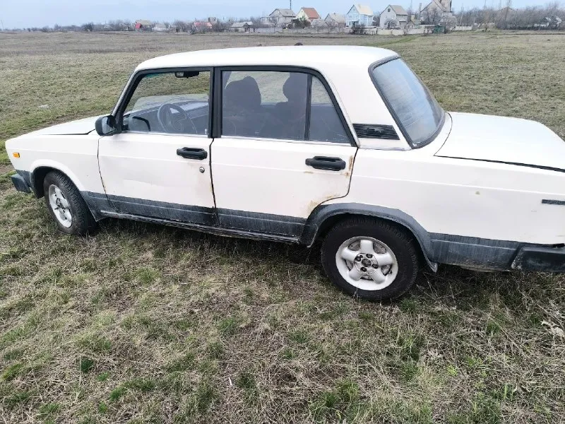 Продается ваз 2105 1986 года выпуска. есть небольшие проблемы с кузовом: подгнили соединители, требуется ремонт днища. резина в отличном состоянии, почти новая. автомобиль на постоянном учете в рф, я — владелец. также могу продать комплект зимней резины. цена 70.000 руб торг г. харцызк +79493482890 📞 звоните: +7(949)3482890 - фотография - 3
