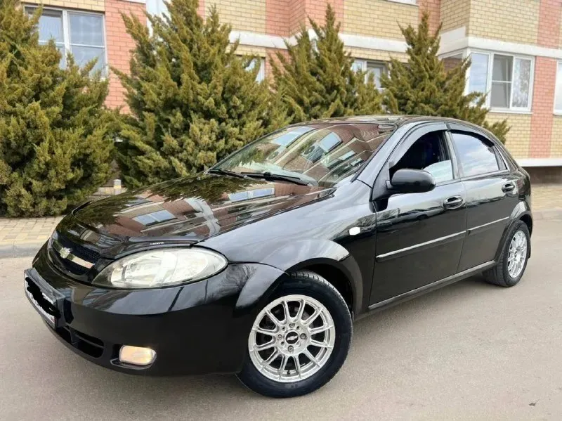 Продам chevrolet lacetti автомобиль в отличном состоянии! Авто вложений не требует. 2007 год выпуска. В дтп не участвовал. Пробег 179.000км. В техническом плане всё обслужено, ходовая не гремит, не стучит, что нужно было сделано, двигатель шепчет, не троит и не дымит и масло не расходует, коробка включается отлично, не хрустит, не выбивает. По салону тоже всё хорошо чистый и опрятный, не прокурен, по салону всё работает до каждой кнопочки и лампочки, кузов без гнили и рыжиков, выглядит также как на фото, днище, пороги, стаканы в отличном состоянии. Комплектация кондиционер рабочий. Гур. Эл зеркала. 4 стеклоподъемника. Литые диски р15. Подушки безопасности, abs. Esp. Противотуманки. Сенсорная магнитола планшет на android с bluetooth. Отличный комфортный авто. Езжу каждый день, готова к дальнейшей эксплуатации на любое расстояние. Всё менялось вовремя как положено. Т. О. Пройдено 2.тыс. Км назад. Торг естественно есть но обоснован и возле капота. Всем добра!!! Цена 540,000
📞 Звоните: +7(949)6415532 - фотография - 1