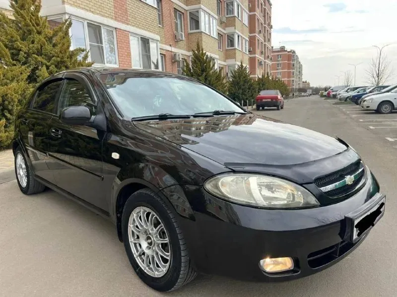 Продам chevrolet lacetti автомобиль в отличном состоянии! Авто вложений не требует. 2007 год выпуска. В дтп не участвовал. Пробег 179.000км. В техническом плане всё обслужено, ходовая не гремит, не стучит, что нужно было сделано, двигатель шепчет, не троит и не дымит и масло не расходует, коробка включается отлично, не хрустит, не выбивает. По салону тоже всё хорошо чистый и опрятный, не прокурен, по салону всё работает до каждой кнопочки и лампочки, кузов без гнили и рыжиков, выглядит также как на фото, днище, пороги, стаканы в отличном состоянии. Комплектация кондиционер рабочий. Гур. Эл зеркала. 4 стеклоподъемника. Литые диски р15. Подушки безопасности, abs. Esp. Противотуманки. Сенсорная магнитола планшет на android с bluetooth. Отличный комфортный авто. Езжу каждый день, готова к дальнейшей эксплуатации на любое расстояние. Всё менялось вовремя как положено. Т. О. Пройдено 2.тыс. Км назад. Торг естественно есть но обоснован и возле капота. Всем добра!!! Цена 540,000
📞 Звоните: +7(949)6415532 - фотография - 2